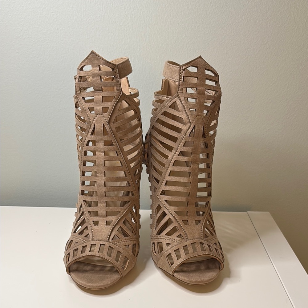 VENUS Caged Tan Heels